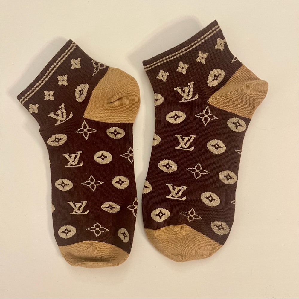 NWOT Monogram Print Ankle Socks - Coffee Brown & Tan (Fits 5-7) - Picture 2 of 2